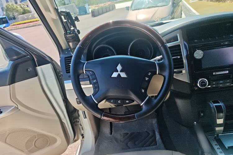 Used Mitsubishi Pajero 2017 V97 3.8L 5-Door GLS Model with Sunroof – Middle East
