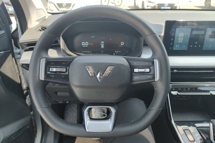 Used Wuling Asta 2022 2.0L DHT Electric-Speed Version
