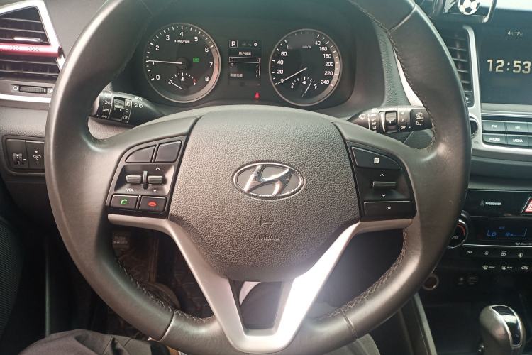 Used Hyundai Tucson 2015 1.6T Dual-Clutch Two-Wheel-Drive Smart Model Steering Wheel