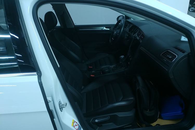 Used Volkswagen Golf 2015 1.4TSI Automatic Luxury Model Right Front Seat