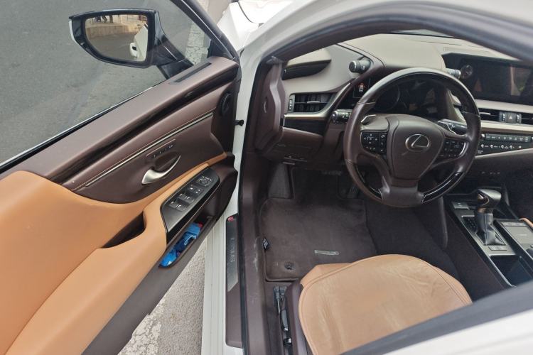 Used Lexus ES 2020 260 Deluxe Edition