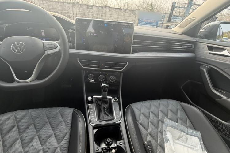 Used Volkswagen Sagitar 2023 300TSI DSG Excellence Edition Audio And AC Panel