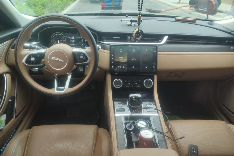 Used Jaguar XFL 2022 XFL 2.0T P250 Two-Wheel-Drive Prestige Luxury Edition Center Console