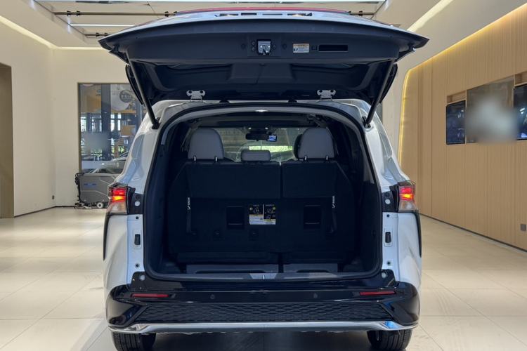 Used Toyota Granvia 2024 2.5L Hybrid Comfort Edition