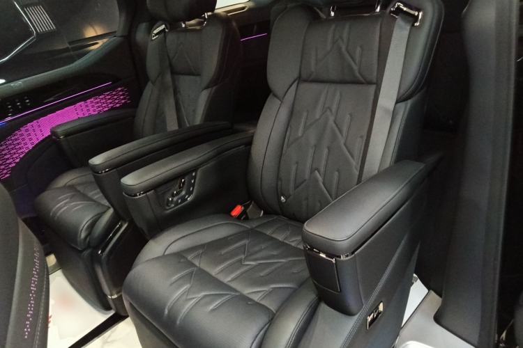 Used Zeekr 009 2024 7-Seater Walk-Through Version Four-Wheel Drive 108 kWh
