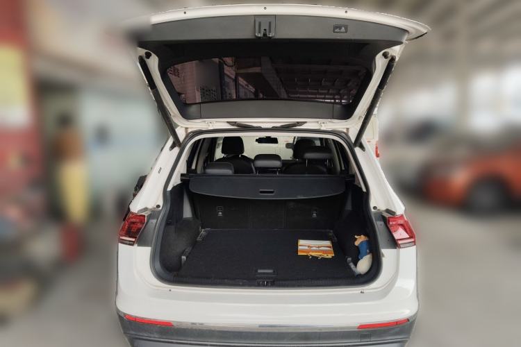 Used Volkswagen Tiguan L 2018 380TSI Automatic All-Wheel Drive Luxury Edition Trunk