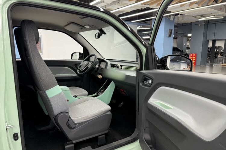 Used Wuling Hongguang MINIEV 2022 Macaron Fashion Model Lithium Iron Phosphate Interior 12