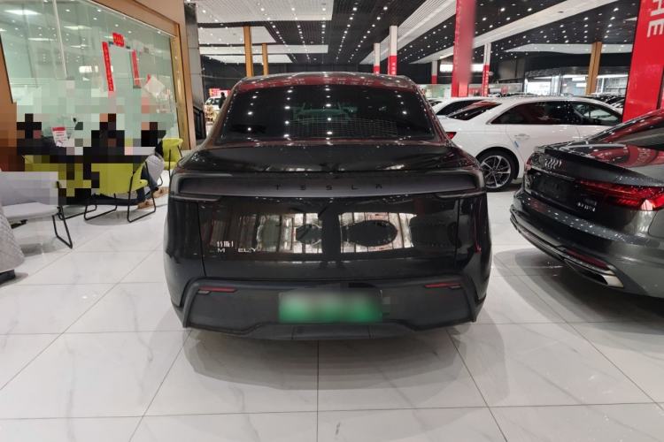 Used Tesla Model Y 2025 Rear-Wheel-Drive Version