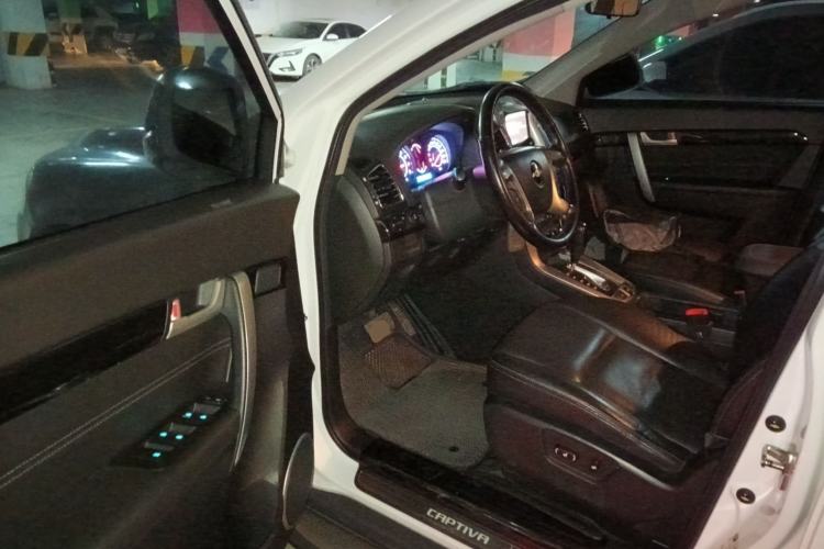 Used Chevrolet Captiva 2014 2.4L 4x4 Flagship Edition 7 Seats
