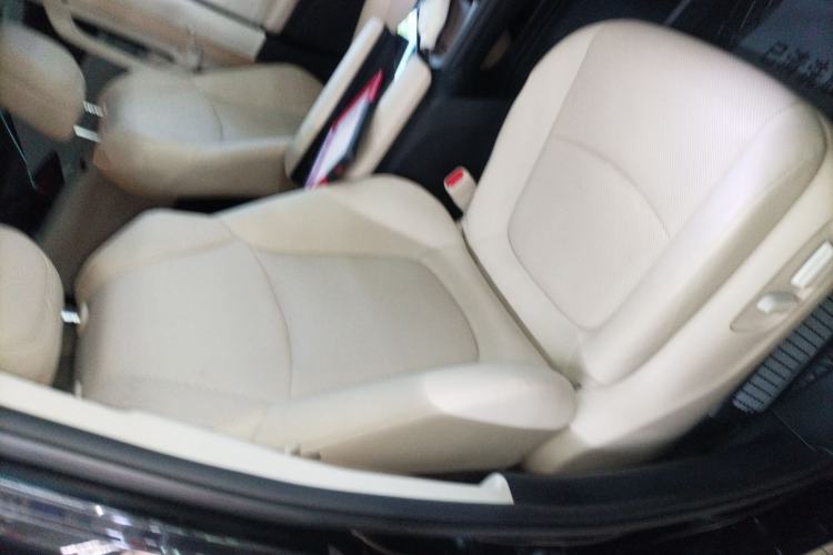 Used Toyota Granvia 2022 2.5L Hybrid Premium Edition Right Front Seat