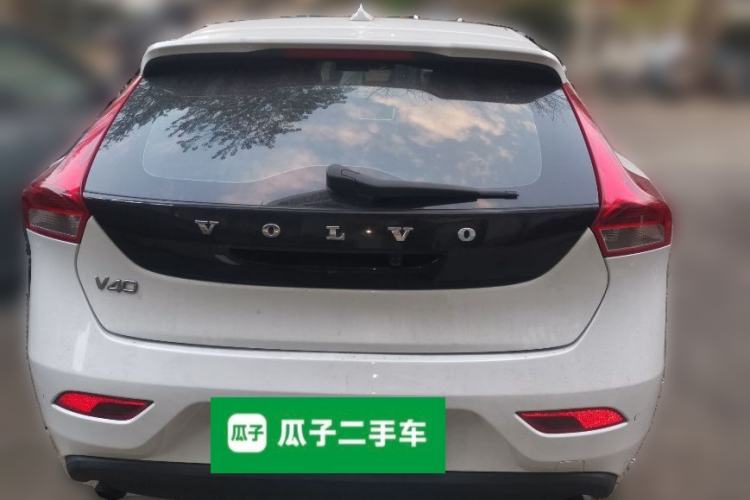 Used Volvo V40 2013 2.0T Zhiya Edition
