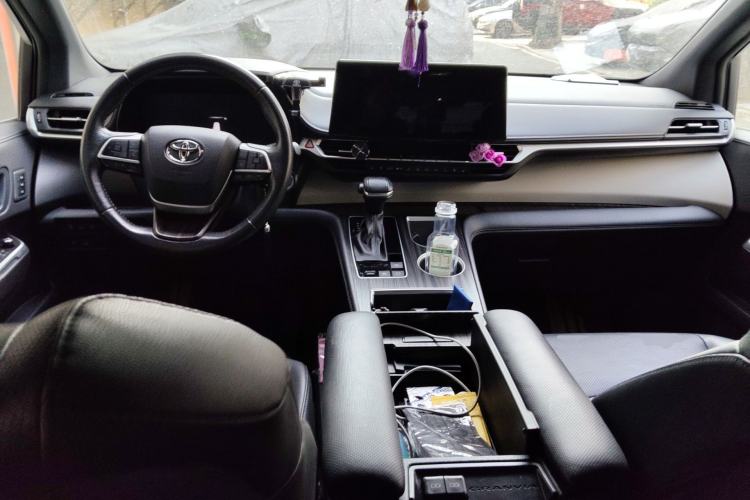 Used Toyota Granvia 2022 2.5L Hybrid Prestige Edition Center Console