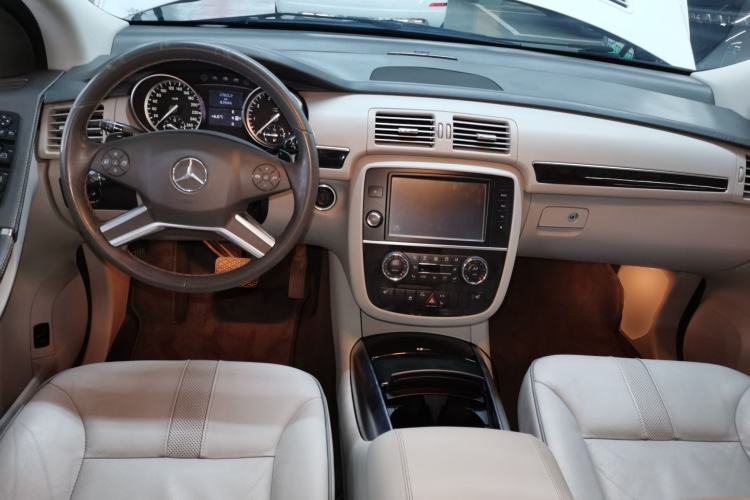 Used Mercedes-Benz R-Class 2017 R 320 4MATIC Business Edition Prestige Model