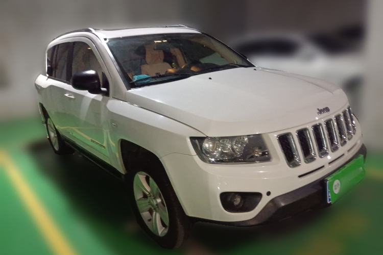 Used Jeep Compass 2011 2.4L four-wheel drive Comfort version Front Right 45 Deg