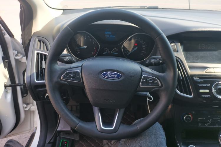 Used Ford Focus 2017 Sedan 1.6L Automatic Fashion Edition Smart Drive Version
