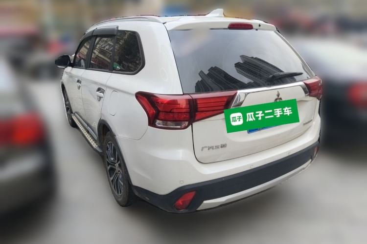 Used Mitsubishi Outlander 2017 2.0L Two-Wheel Drive Glory Edition 5 Seats Rear Left 45 Deg