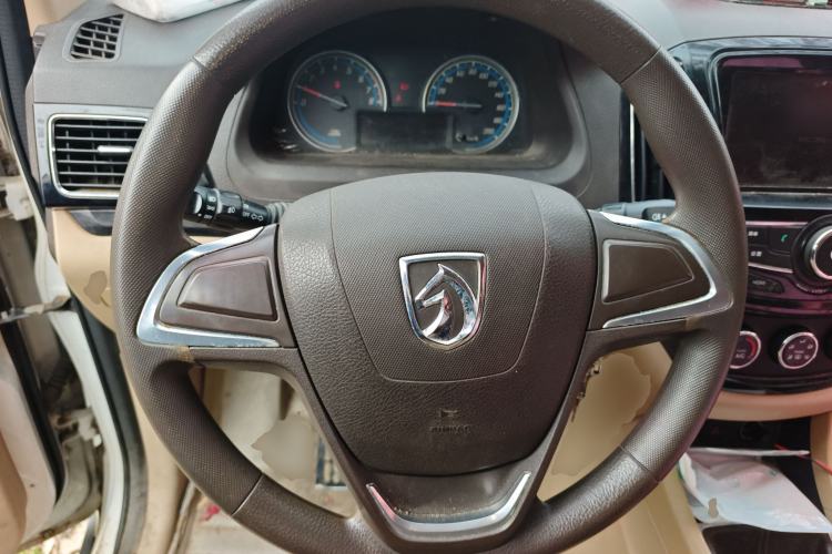 Used Baojun 730 2014 1.5L manual Comfort version 7 seats
