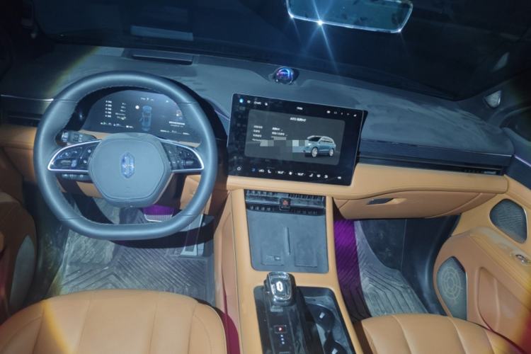 Used Hima AITO M7 2024 1.5T Intelligent Drive 4WD Ultra Version 5 Seats Center Console