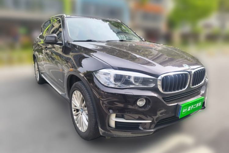Used BMW X5 2014 xDrive35i Leading Model Front Right 45 Deg
