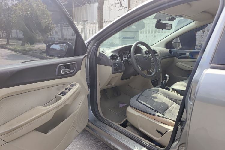 Used Ford Focus 2011 Sedan 1.8L Manual Classic Model
