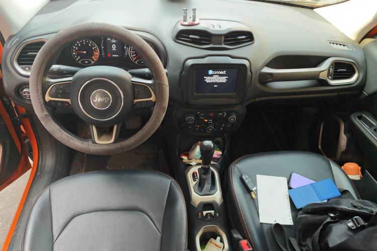 Used Jeep Renegade 2018 Connected Large Screen Version 180T Automatic Jingneng Version Center Console