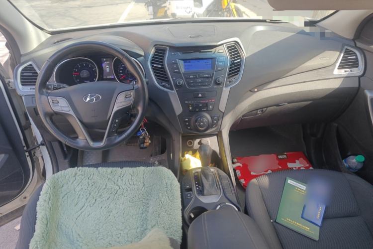 Used Hyundai Santa Fe 2013 2.4L Automatic 2WD Comfort Edition Center Console