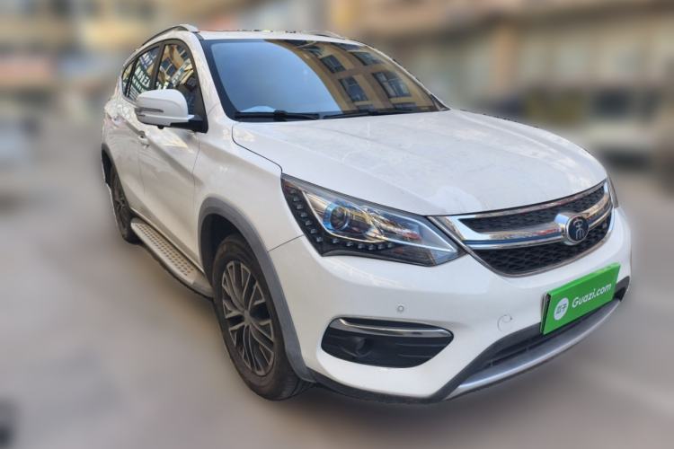 Used BYD Song New Energy 2017 Song DM 1.5TID All-Wheel Drive Luxury Model Front Right 45 Deg