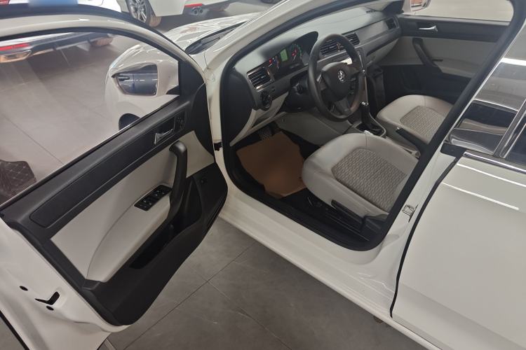 Used Skoda Rapid 2016 1.6L Automatic Chuanxing Edition Driver Seat