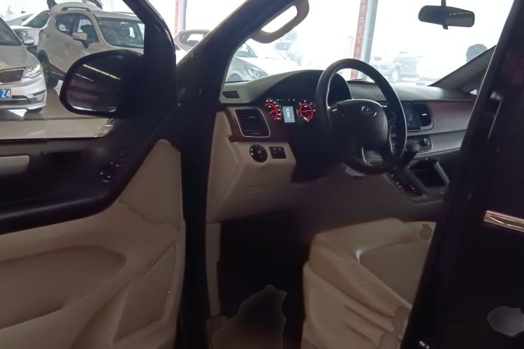 Used SAIC MAXUS G10 2016 1.9T Automatic Elite Edition Diesel China V Emission Standard