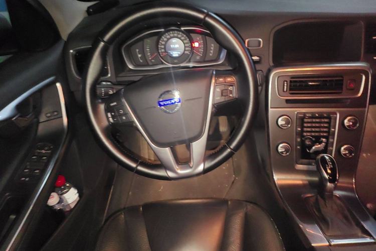 Used Volvo S60 2014 T5 Zhiyi Edition
