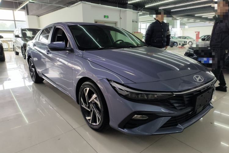 Used Hyundai Elantra 2023 1.5L CVT GLX Elite Edition Front Right 45 Deg