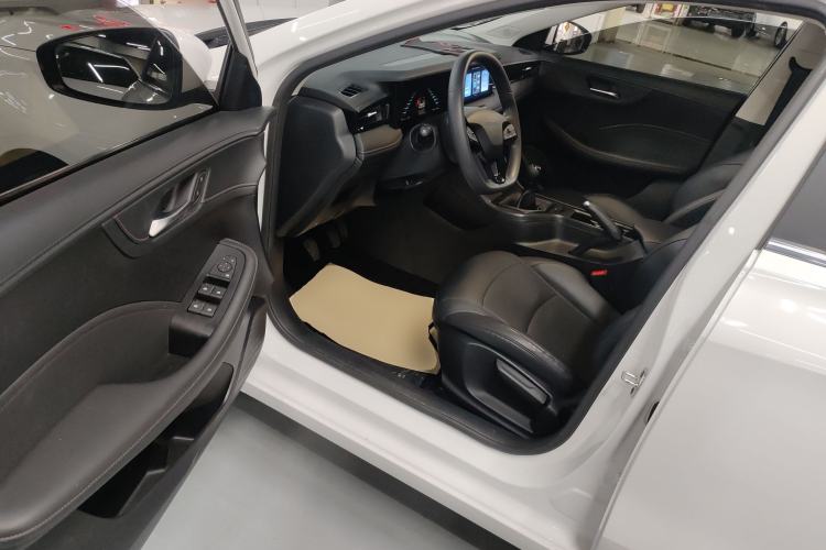 Used Roewe i5 2023 1.5L Manual Excellence Edition Driver Seat