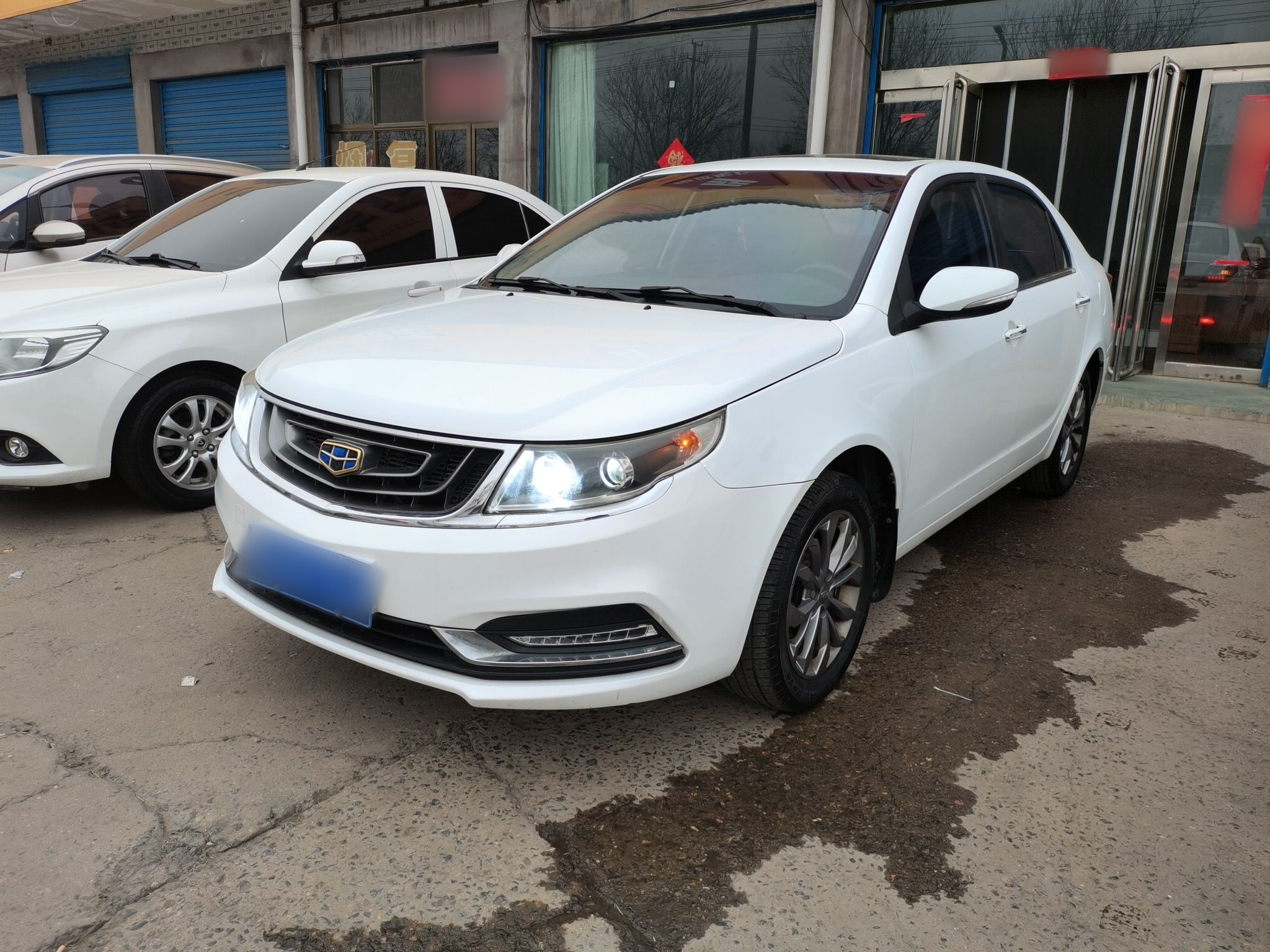 Под передней частью автомобиля