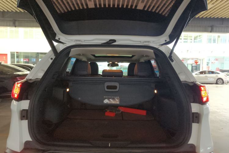 Used Jeep Cherokee 2020 2.0L Two-Wheel Drive Classic Sports Edition Trunk