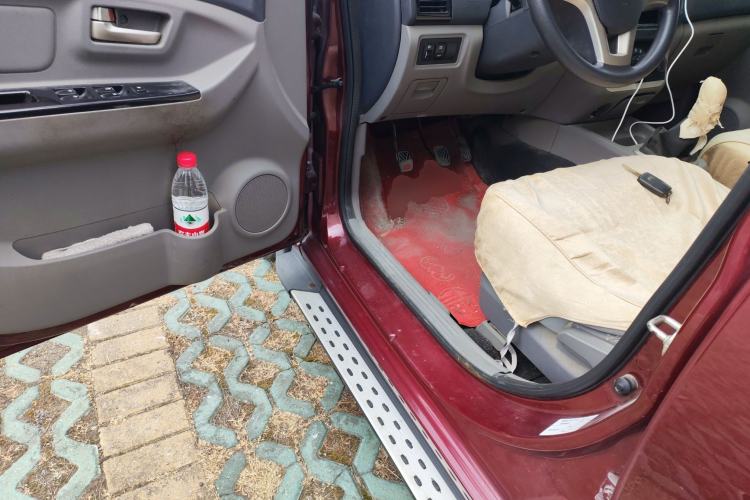 Used BAIC Weiwang M20 2014 1.5L practical type BJ415A Driver Seat