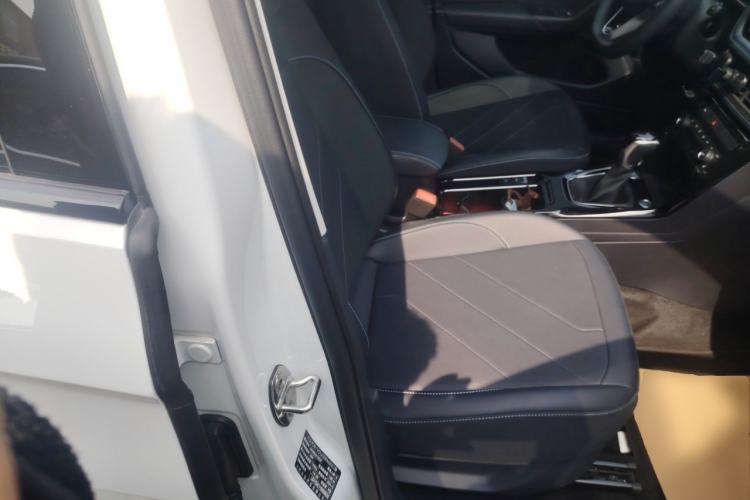 Used Volkswagen Tharu 2025 NewRui 300TSI Prestige Edition Right Front Seat