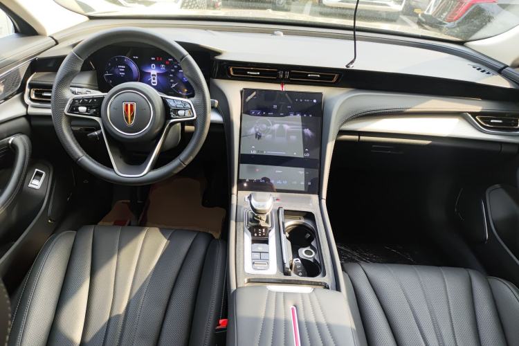 Used Hongqi H5 2024 2.0T Automatic Smart Connect Flagship Edition Center Console