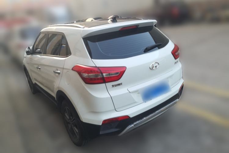 Used Hyundai ix25 2015 1.6L Automatic Two-Wheel-Drive Deluxe DLX Model
