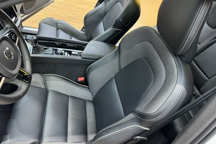 Used Volvo XC60 2021 T5 4x4 Smart & Advanced Sport Edition Interior 8