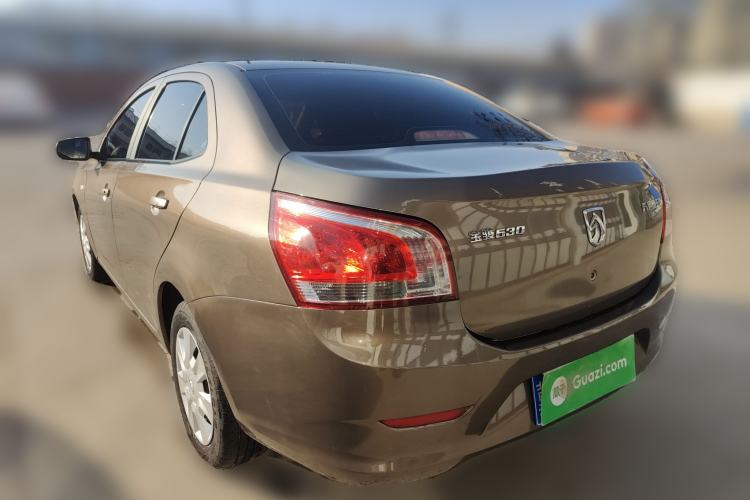 Used Baojun 630 2013 1.5L manual standard version
