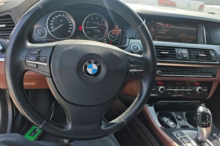 Used BMW 5 Series 2014 520Li Elegant Model Center Console