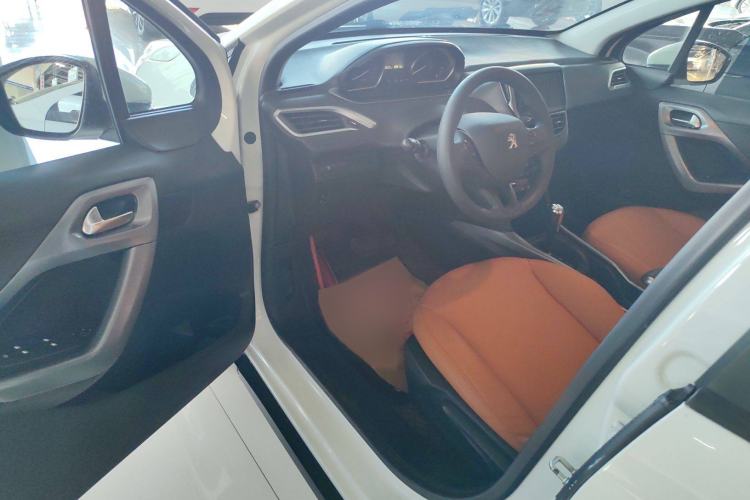 Used Peugeot 2008 2014 1.6L Automatic Fashion Edition