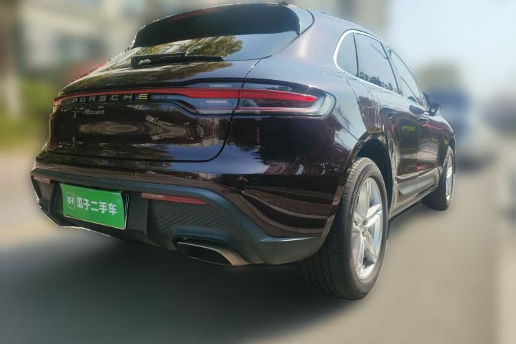 Used Porsche Macan 2024 Macan 2.0T Rear Right 45 Deg
