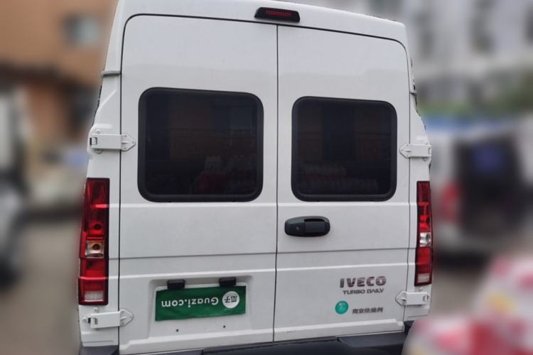 Used Iveco Daily 2023 2.5T A37M1 Long Wheelbase Mid-Roof Dual-Tire Side-Sliding Doors 5-9 Seats
