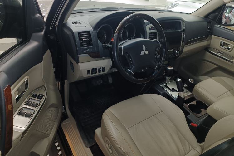 Used Mitsubishi Pajero 2018 V97 3.8L 5-Door GLS Sunroof Dual Differential – Middle East