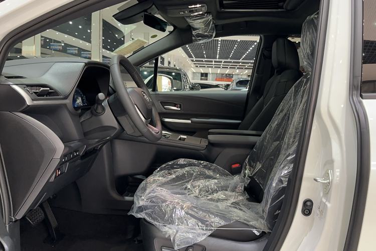 Used Toyota Granvia 2024 2.5L Hybrid Prestige PLUS Edition
