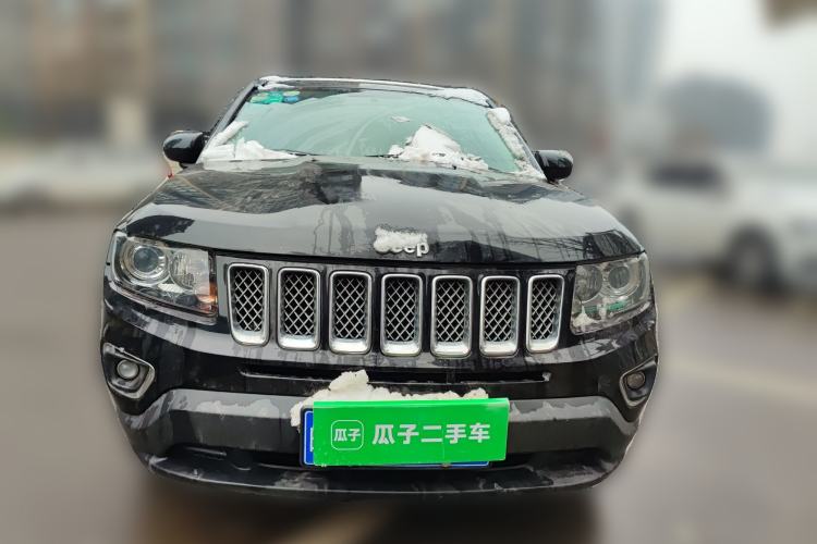 Used Jeep Compass 2015 2.0L Two-Wheel Drive Luxury Edition
