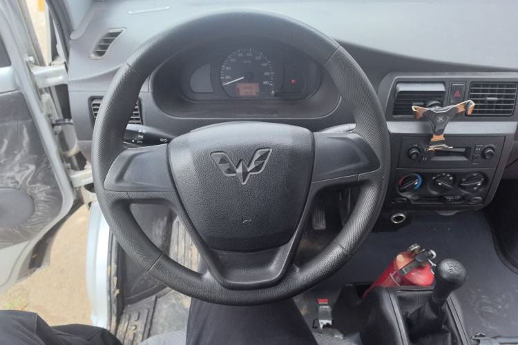 Used Wuling Rongguang 2019 1.5L Extended-Body Van Base Model with 5 Seats Steering Wheel