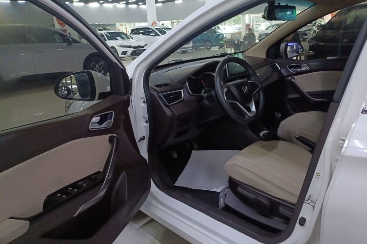 Used Baojun 310W 2017 1.5L Manual Comfort Version China V