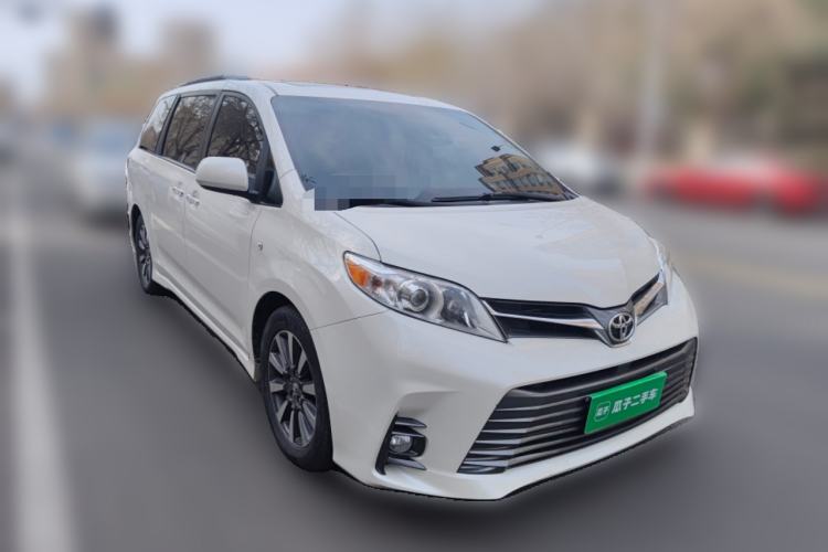 Used Toyota SIENNA  Front Right 45 Deg